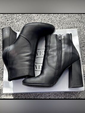 GUC Steve Madden Trix Black Leather Heeled Booties Size 6